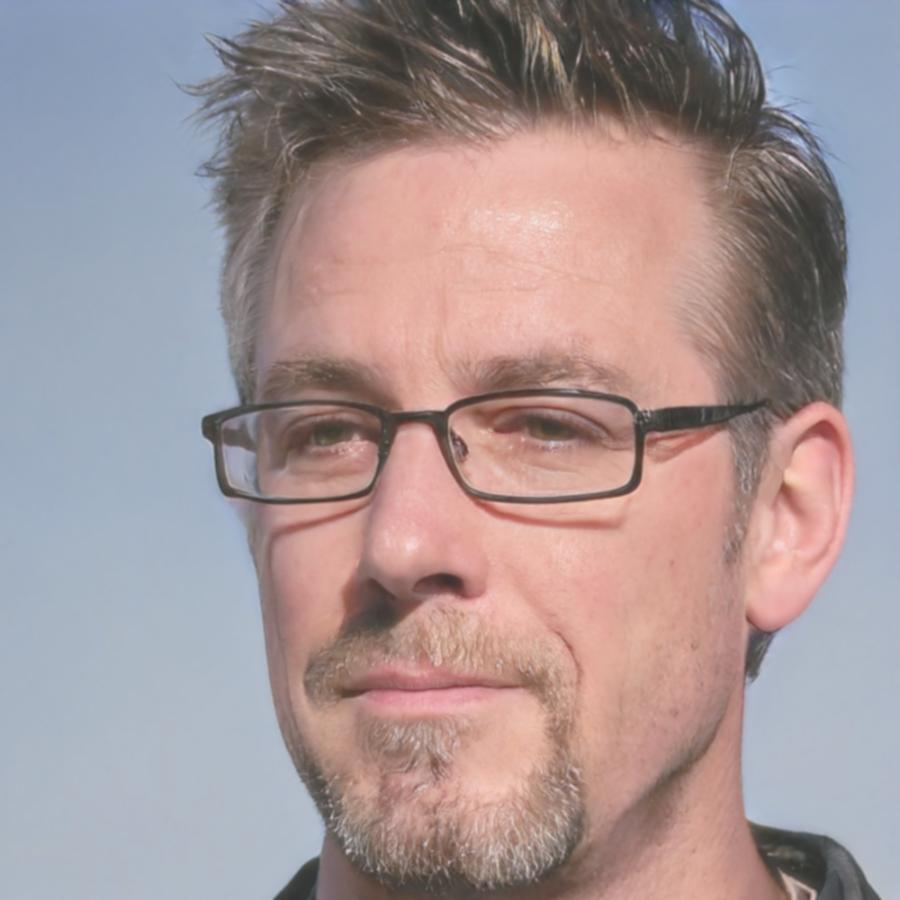 Portrait de Marc Dubois, Directeur des Partenariats Stratégiques